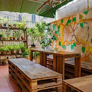 https://a-casa-di-amici-palermo-90141.palermohotels.org